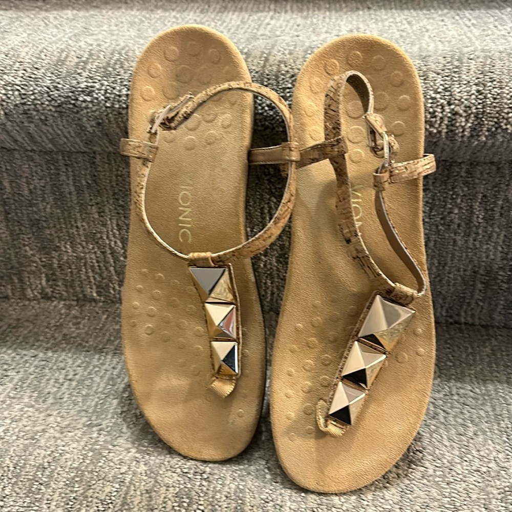 Vionic size 10 sandals brown and gold
